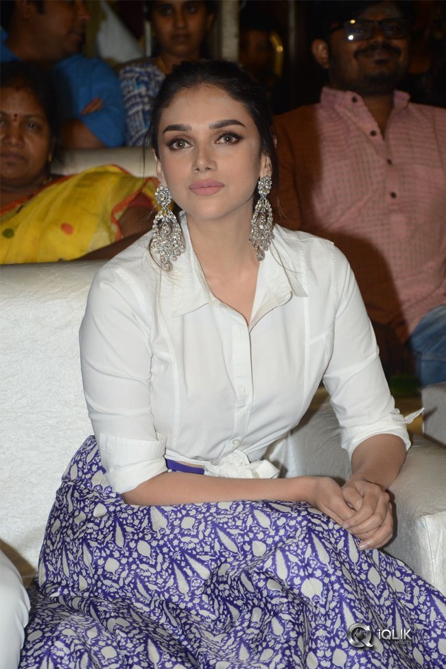Aditi-Rao-Hydari-at-Sammohanam-Pre-Release-Event